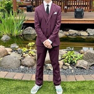 Kids Classic 3-Piece Suit - EUC